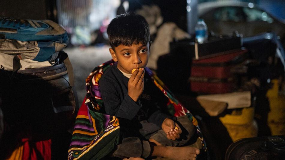 Ein kleiner Junge in Bangladesch